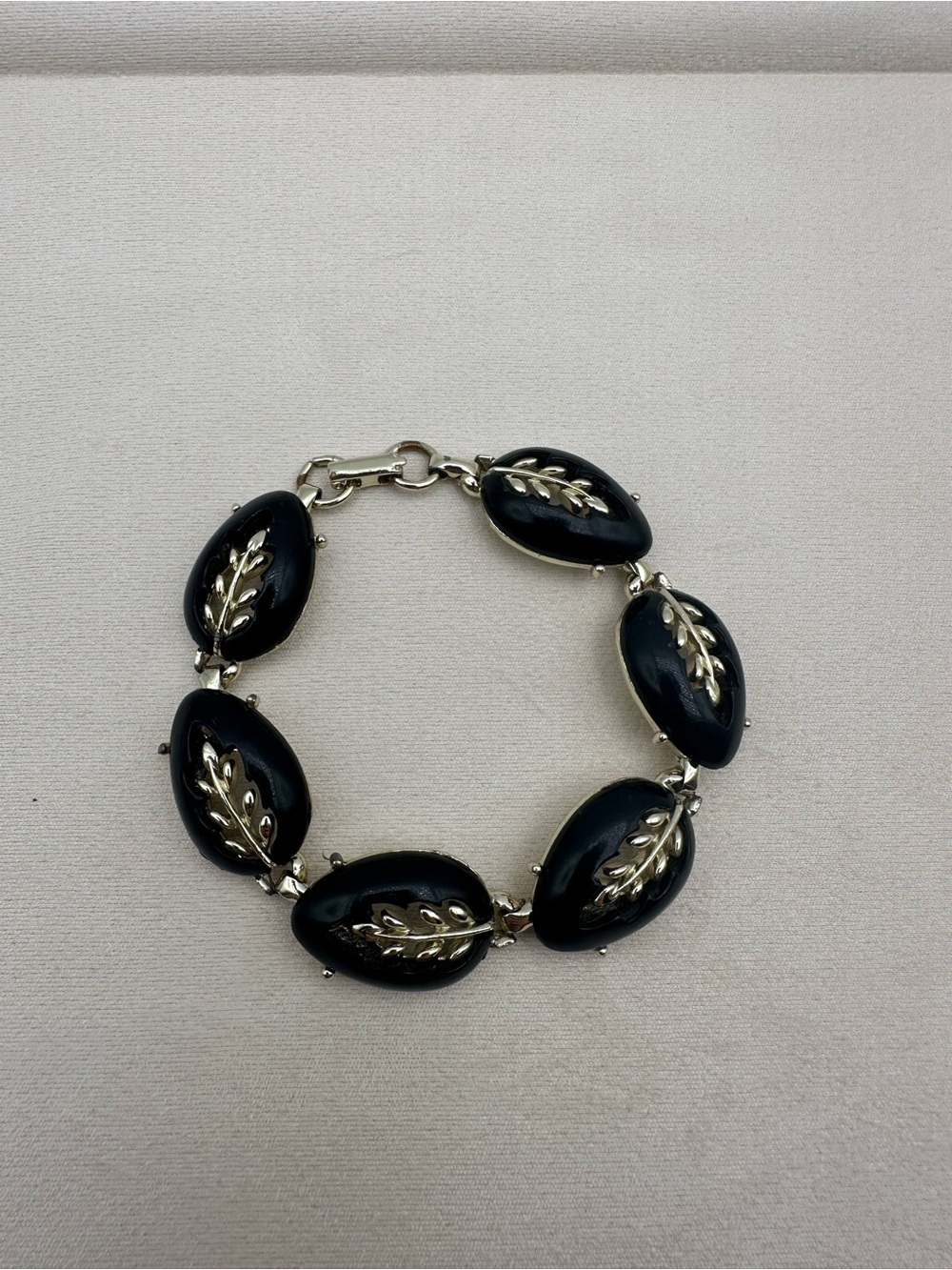 Vintage Black Cabochon Gold Leaf Link Bracelet ~7"